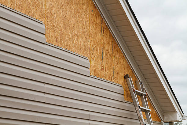 Professional Siding Replacement technician working in Ridgefield, WA